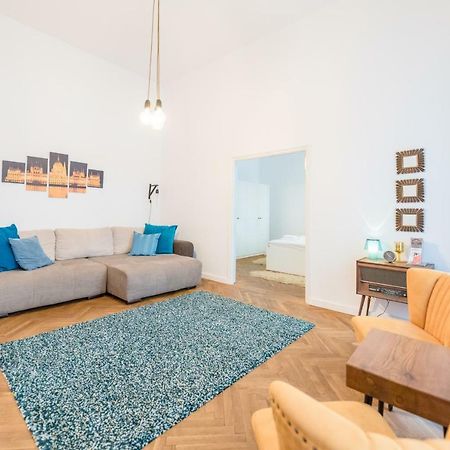 Oasis Apartments - Liberty Square Budapest Esterno foto