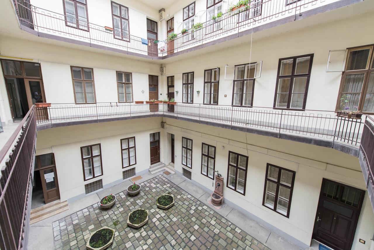 Oasis Apartments - Liberty Square Budapest Esterno foto
