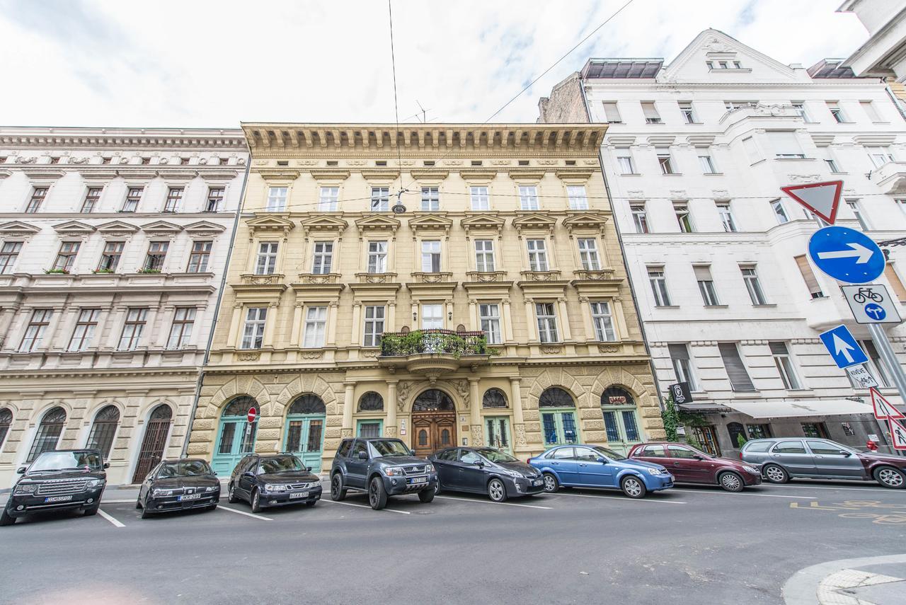 Oasis Apartments - Liberty Square Budapest Esterno foto