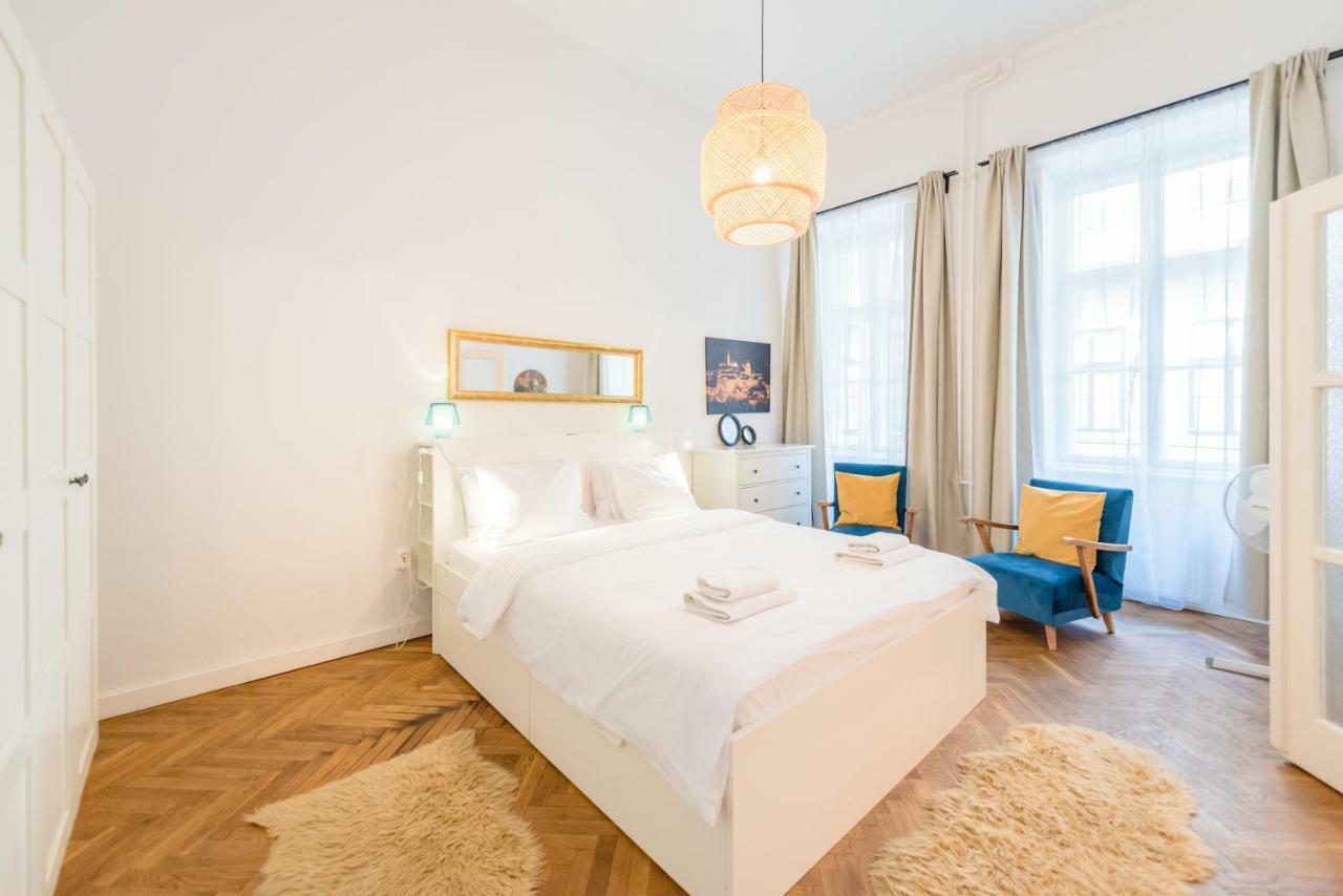 Oasis Apartments - Liberty Square Budapest Esterno foto