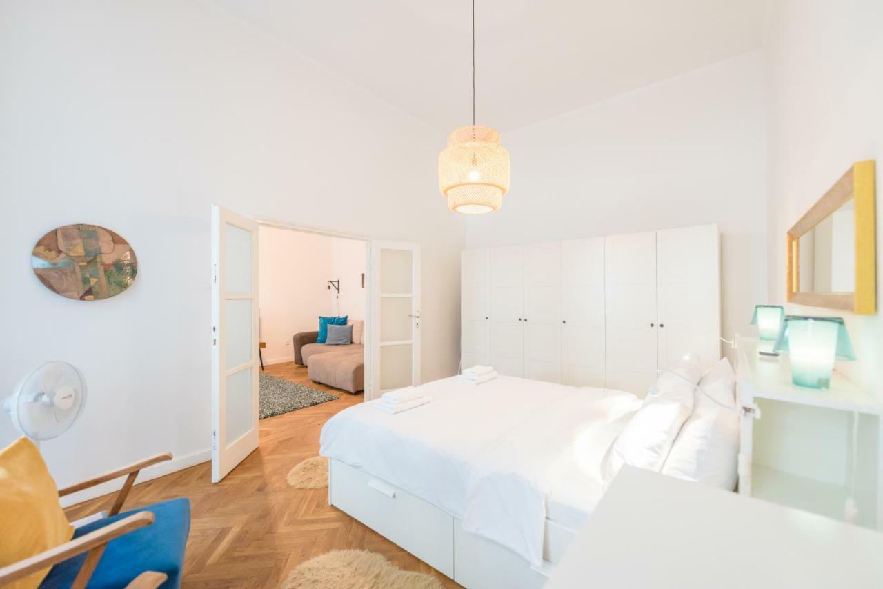Oasis Apartments - Liberty Square Budapest Esterno foto