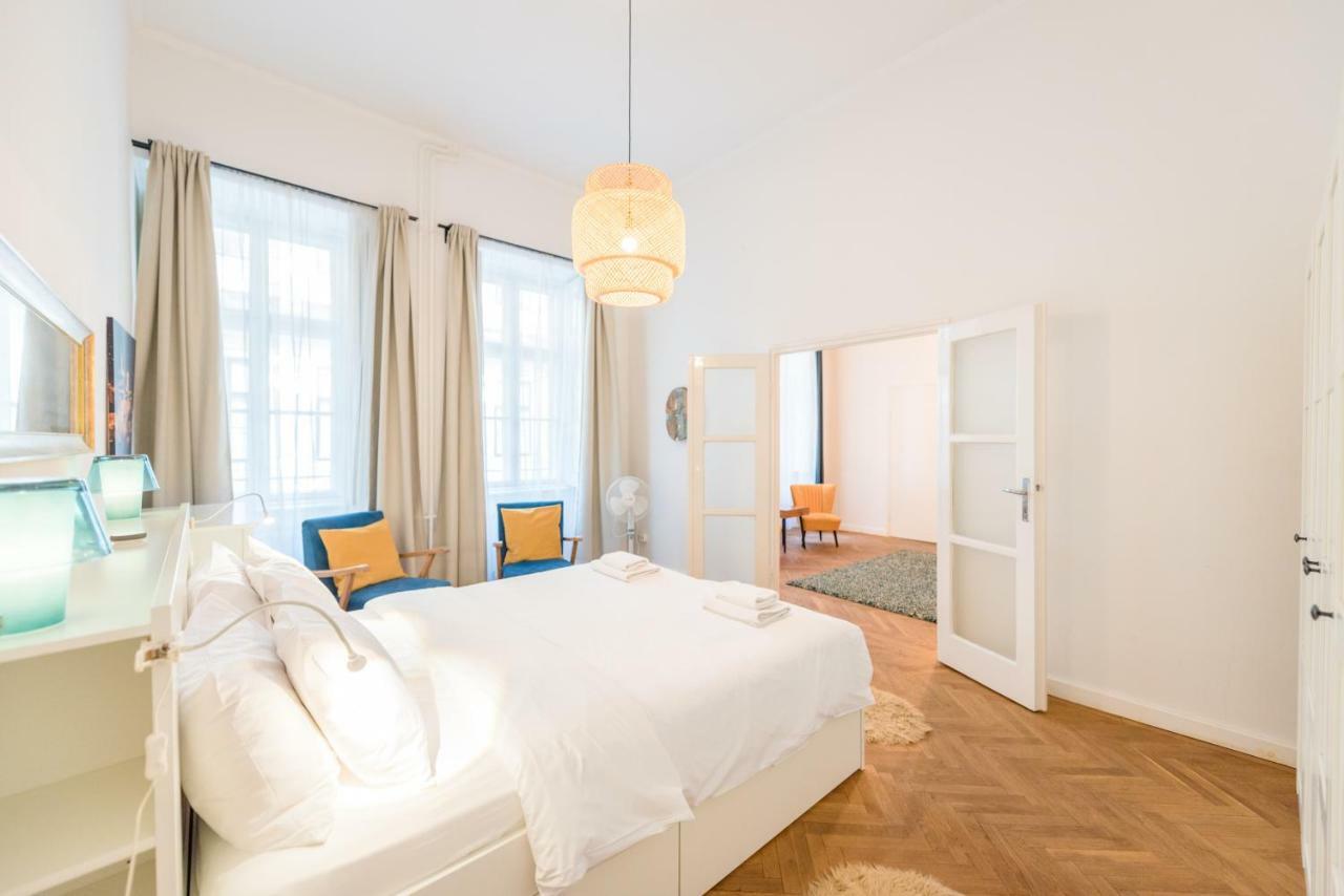 Oasis Apartments - Liberty Square Budapest Esterno foto