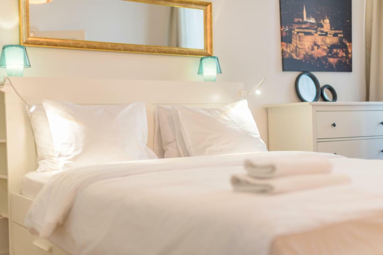Oasis Apartments - Liberty Square Budapest Esterno foto