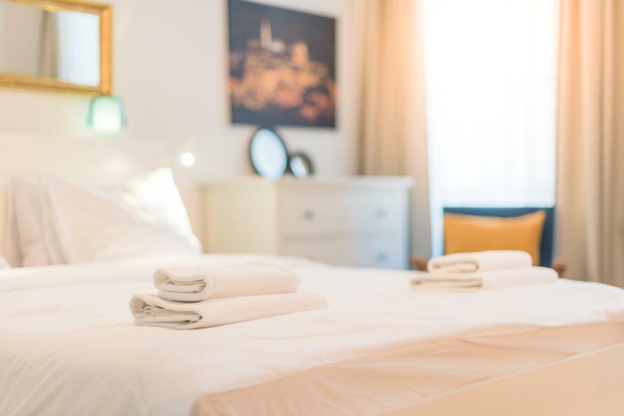 Oasis Apartments - Liberty Square Budapest Esterno foto