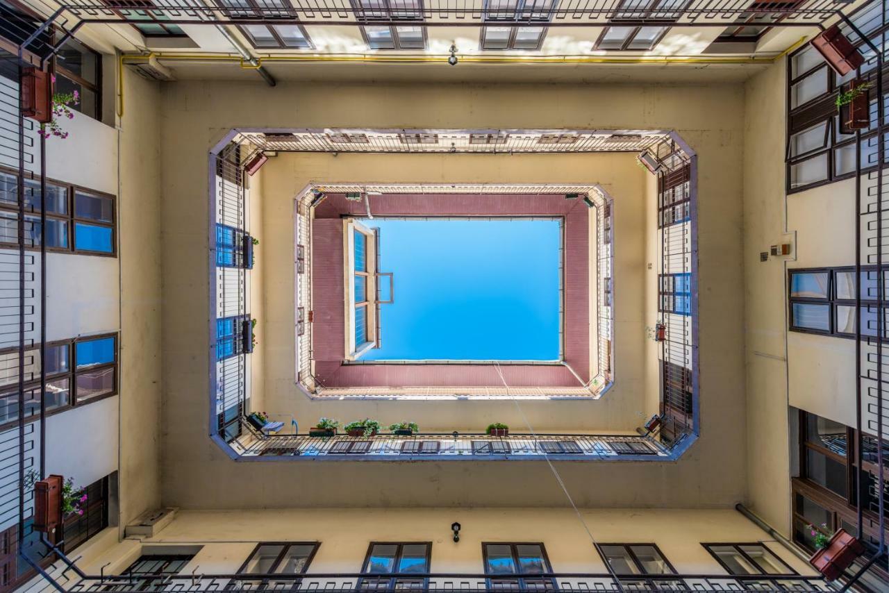 Oasis Apartments - Liberty Square Budapest Esterno foto